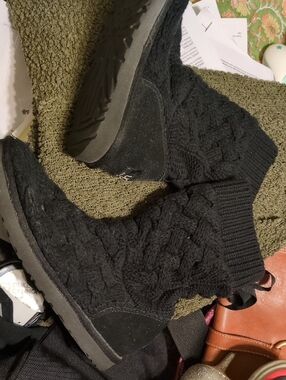 UGG Cozy Cable Knit Black Boot Slippers with Bows Sz 10